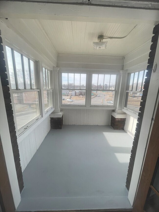 Photo - 609 Wellington Ct Unidad D6