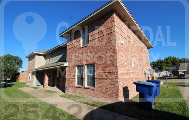 Building Photo - 306 Creek St – Unit C: Cozy Cove Living at...