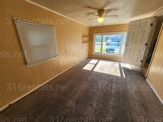 Building Photo - $950 - 3 bedroom / 1 bathroom - Single Fam... Rental
