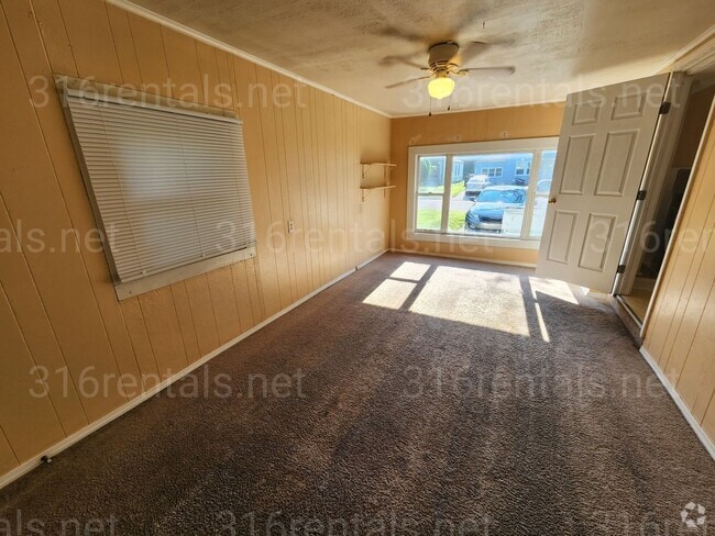 Building Photo - $950 - 3 bedroom / 1 bathroom - Single Fam... Rental