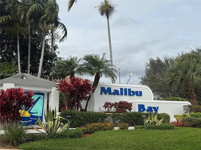 Photo - 823 NW 208th Terrace