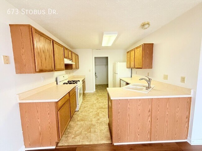 Photo - 673 Stobus Dr