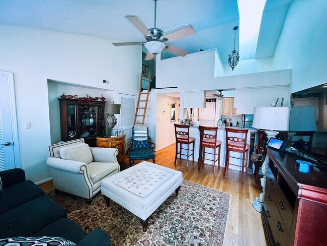 Photo - 370 Cres Spring Dr