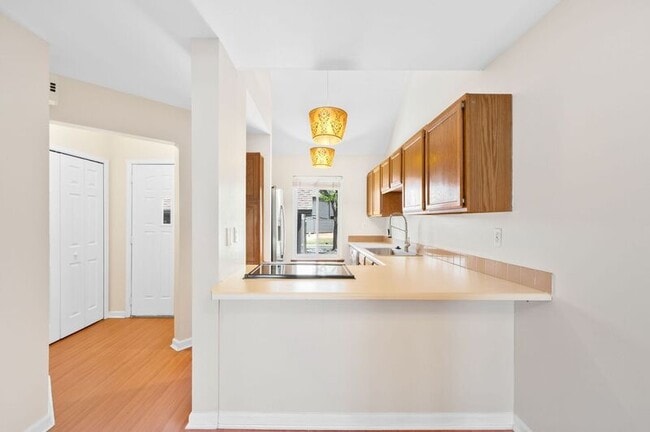 4744 Edison Ln