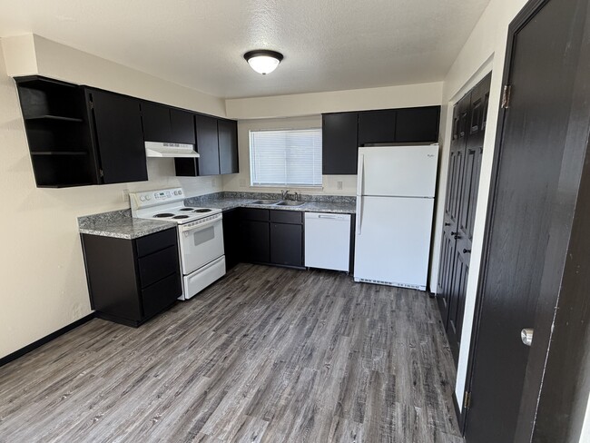 Building Photo - 1514 W 4th Ave