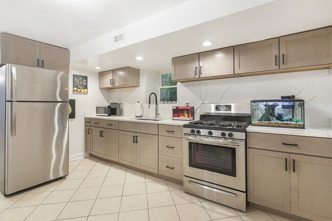 Photo - 3112 N Davlin Ct Unit B