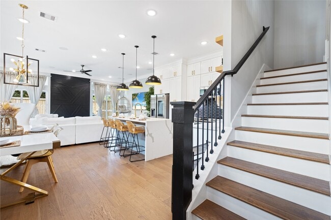 Photo - 7033 Avenue L