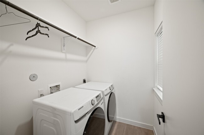 Photo - 6742 Peerless St