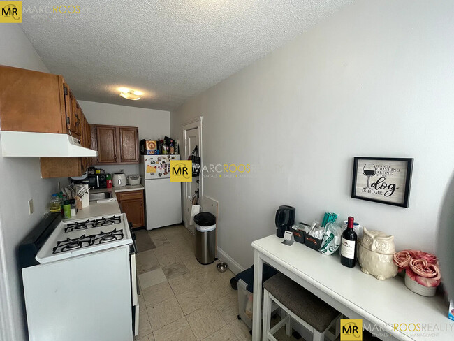 Building Photo - 39 Chester St Unit 2