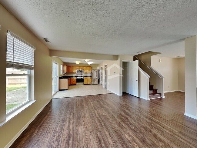 Photo - 870 Streamside Dr