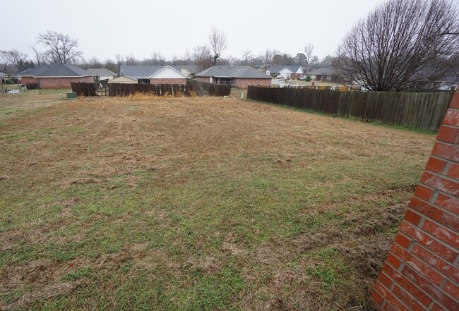 Photo - 3 Bed 2 Bath House With 2 Car Garage.