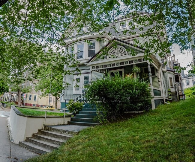 Building Photo - 97 College Ave Unit 1