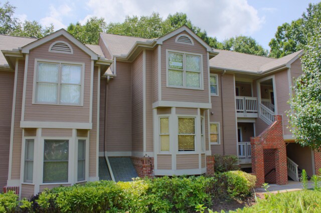 Cute & Affordable 2 Bedroom Condo in Cary!... - Cute & Affordable 2 Bedroom Condo in Cary!...