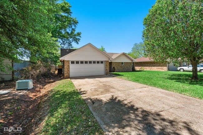 Photo - 2542 Spruce Dr