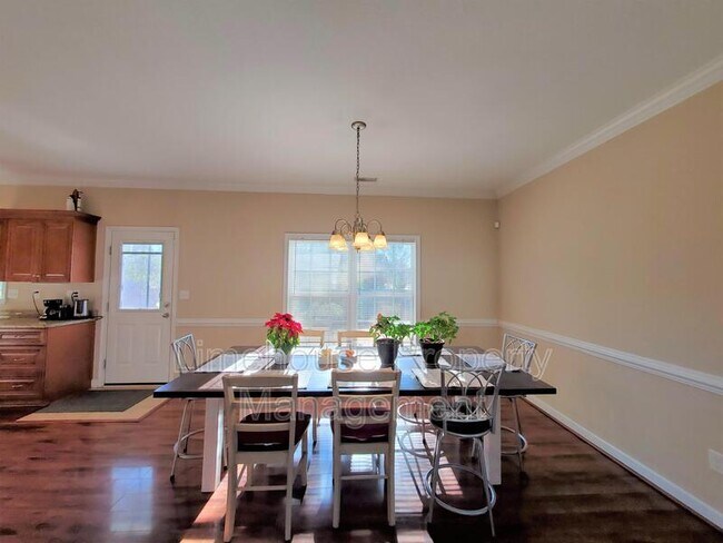 Photo - 2001 Pershing Ave