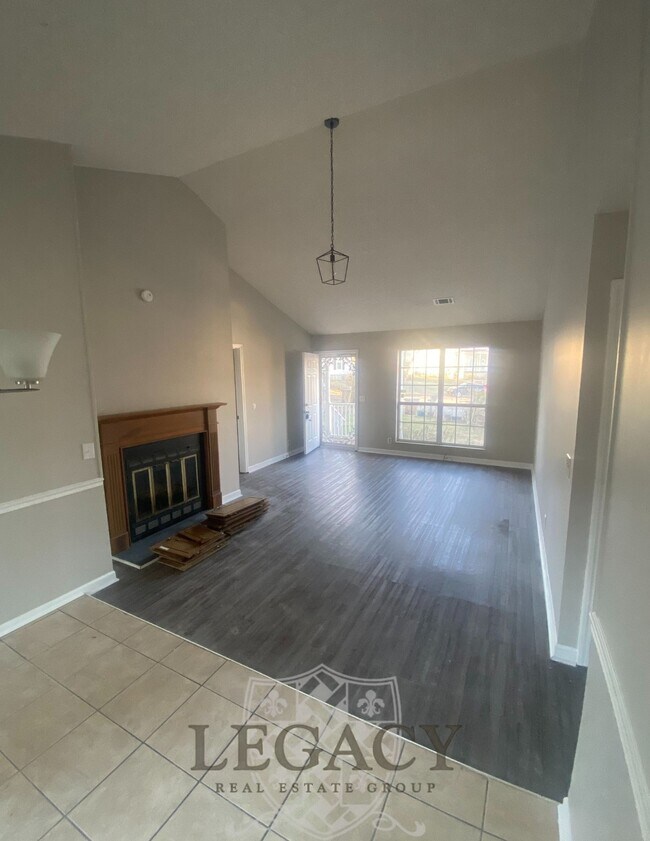 Photo - 2925 Sheana Way