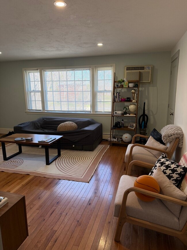 Building Photo - 13 Myles Standish Dr Unit #2