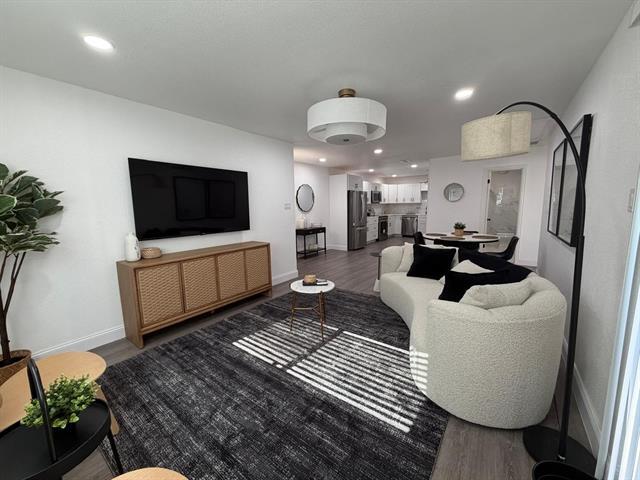 Photo - 716 E Pecan St