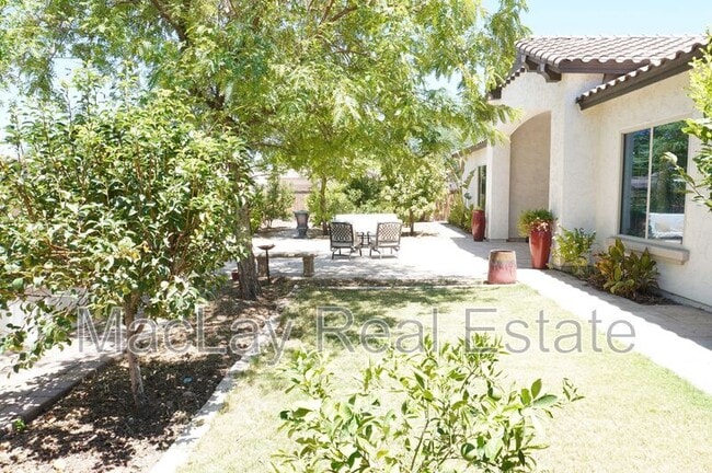 Photo - 2910 E Wildhorse Dr