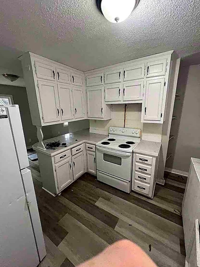 Photo - 6721 Grasselli Rd