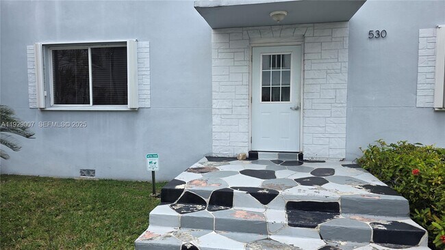 Photo - 530 SW 10th St Unit 1B