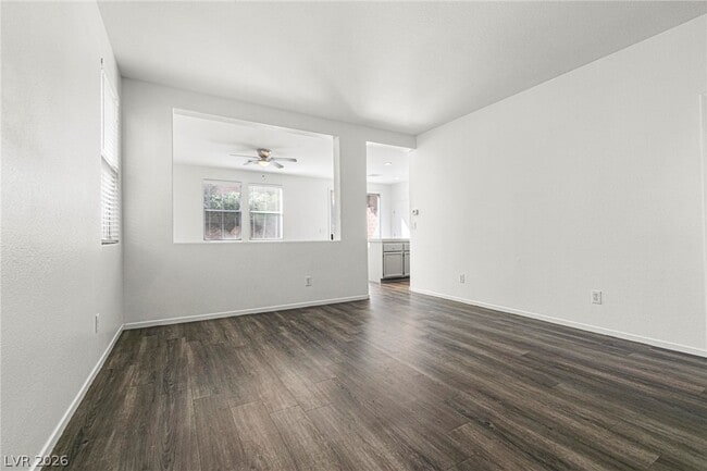 Photo - 937 Lord Crewe St