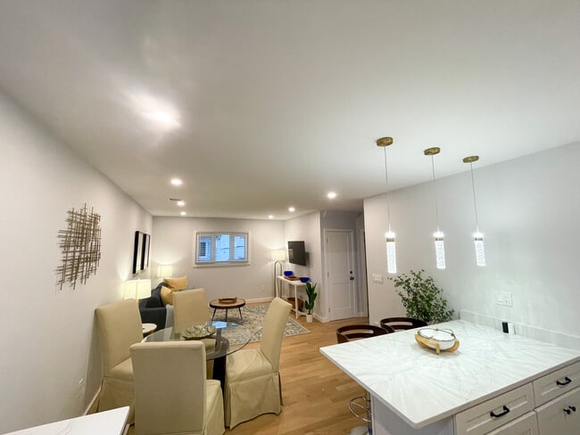 Photo - 76 Thorndike St Unidad 75-2