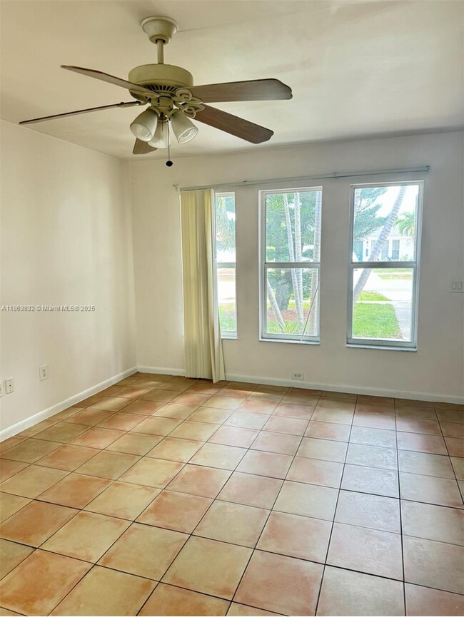 Photo - 1327 Riverside Cir Unit 1327