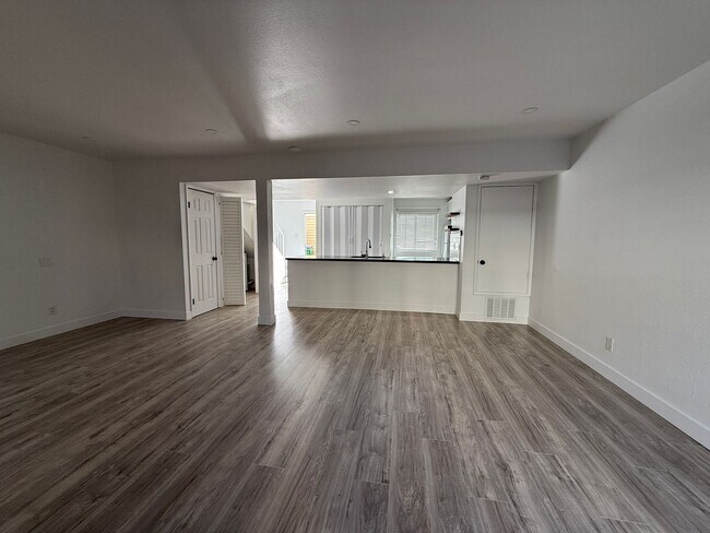 Photo - 1028 Bradley Square