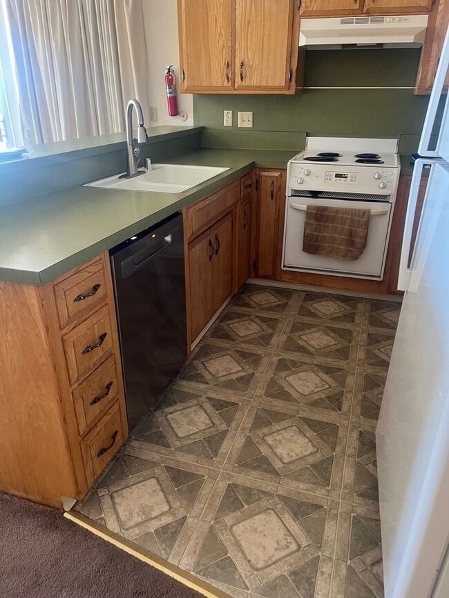 Building Photo - Chateau Du Lac condo available with Lakefr...
