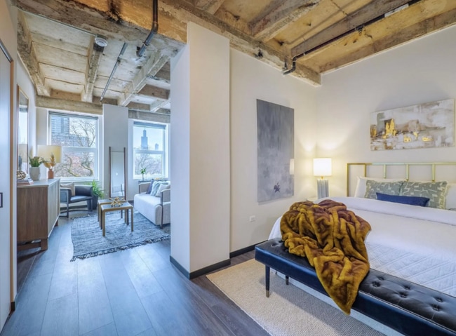 Photo - 1645 W Ogden Ave Unidad 653