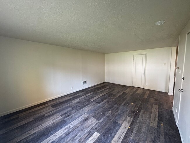 Photo - Luradel Duplex Unidad 4718 SW Luradel