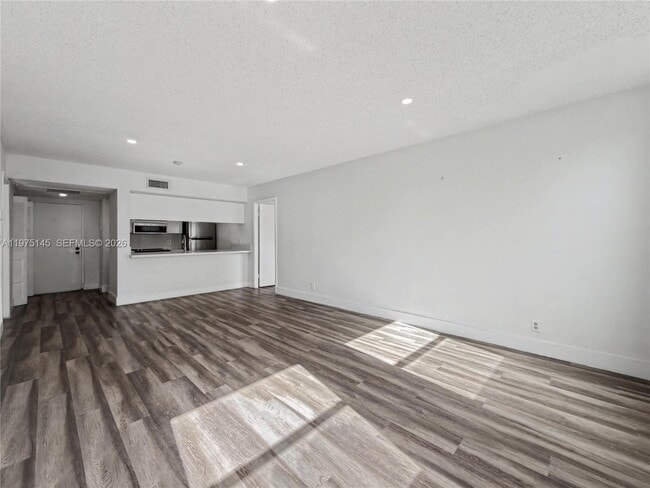 Building Photo - 8120 Geneva Ct Unit 453