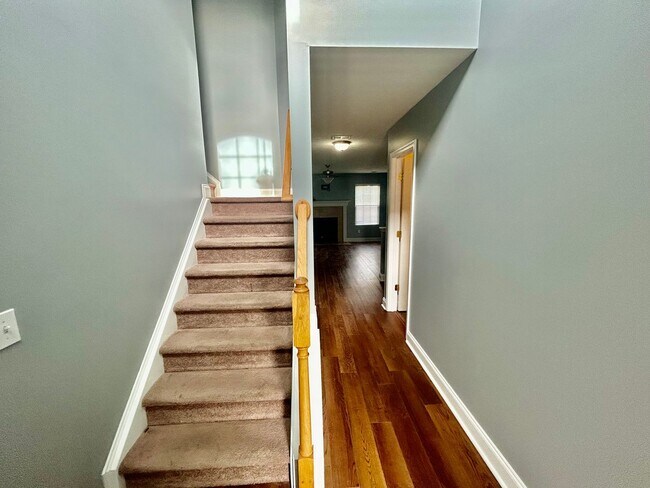 Photo - Large 4 Bed, 2.5 bath in Lexington!