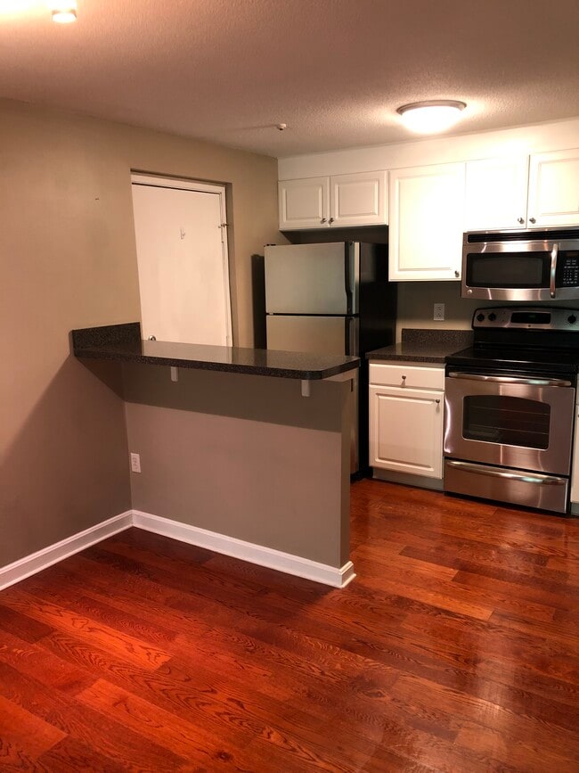kitchen - 21 Pine St Unidad L