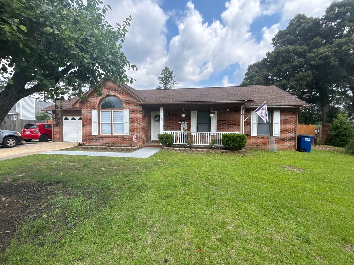 Photo - 123 Live Oak Dr