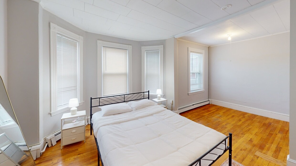 Photo - Private bedroom in 3 bed/1 bath Home