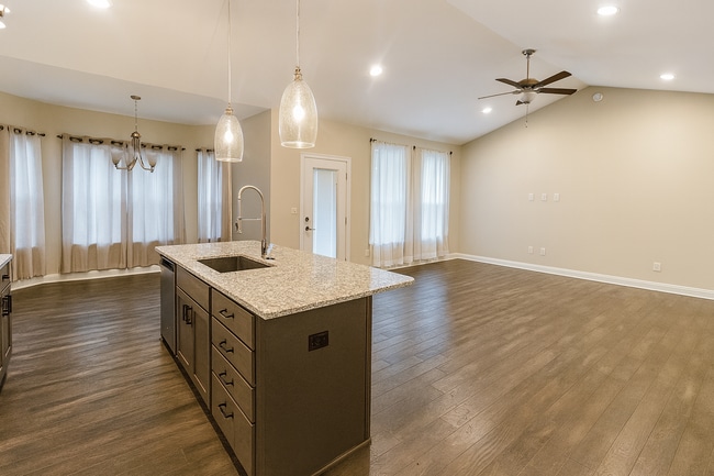 Photo - Spacious 4 Bedroom Home with Basement and Wet Bar in Clearwater