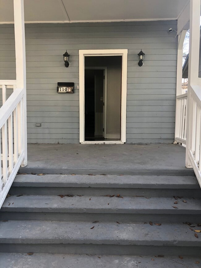 Building Photo - 1107 E Anderson St Rental