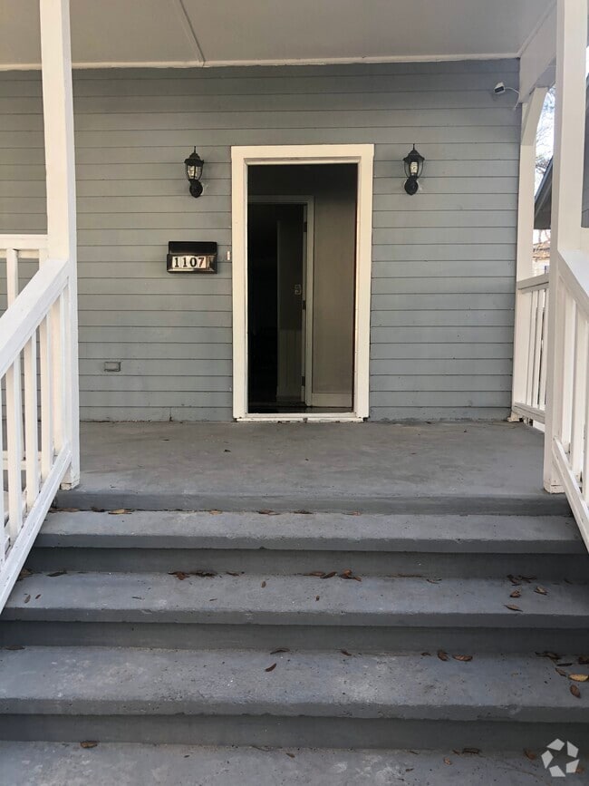 Building Photo - 1107 E Anderson St Rental