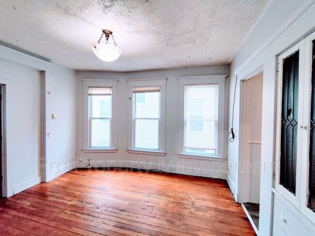 Photo - 1644 Chapel St