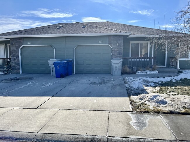 Photo - 1025 SE Freedom Cir