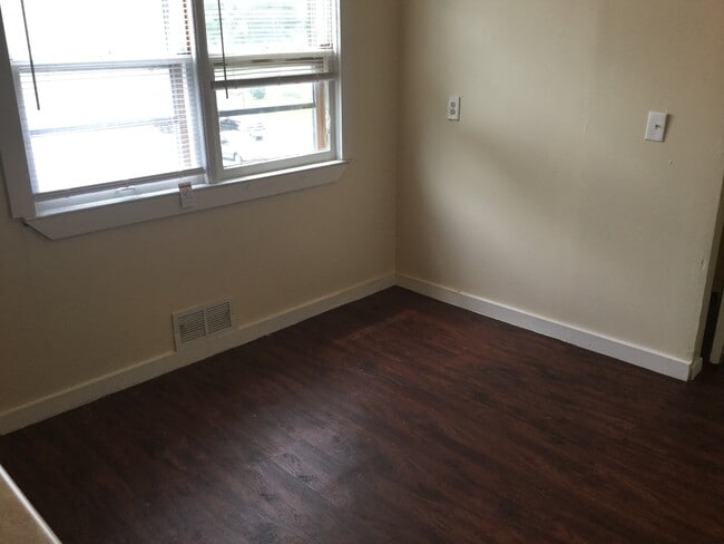 Photo - 5848-50 N 64th St Unidad 5850-upper