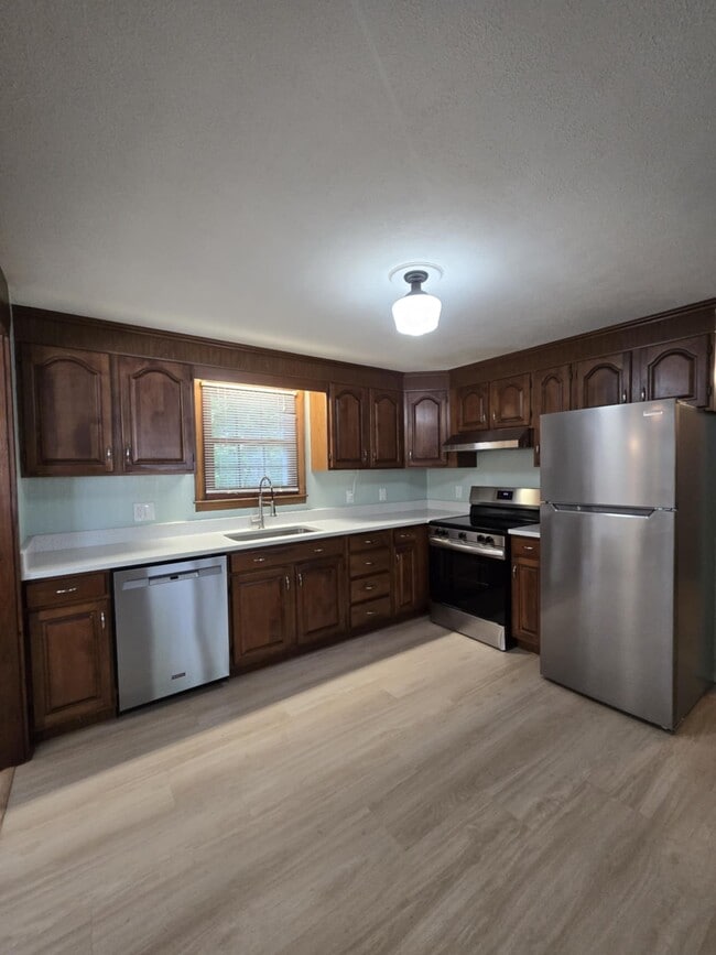 Kitchen - white quartz countertops & all stainless steel appliances - 1280 S Beech St