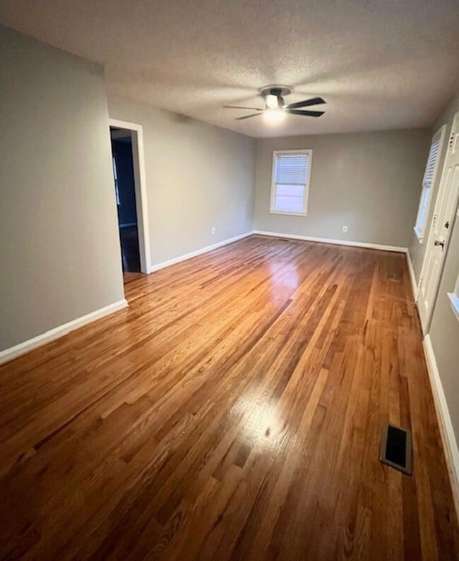 Photo - 205 Clyde Ave N