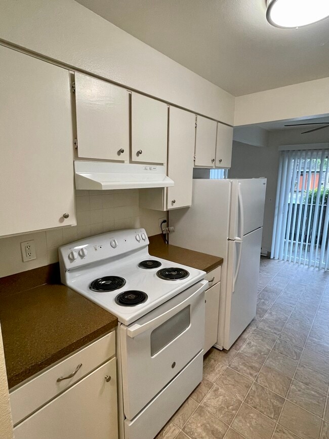 Photo - Valley Oaks Apartments