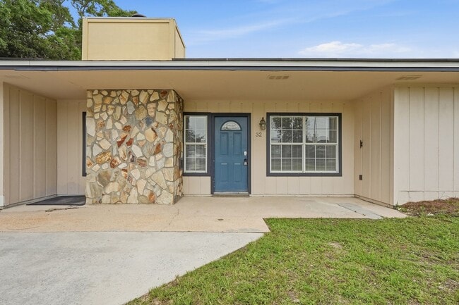 Photo - Spacious Split Floor Plan Home!