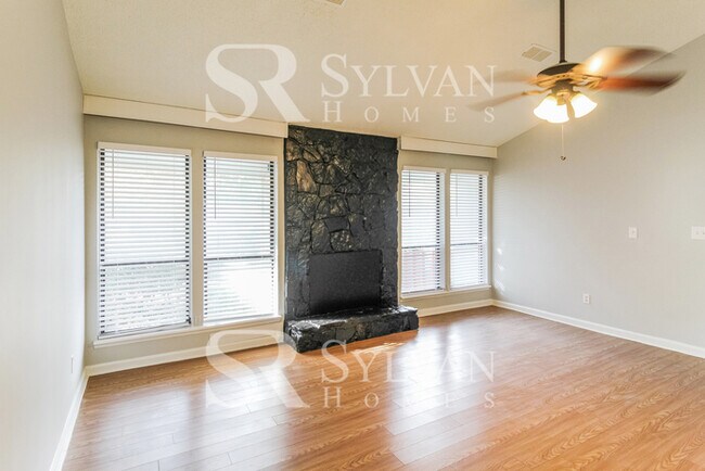 Photo - 5238 Stafford Dr NW