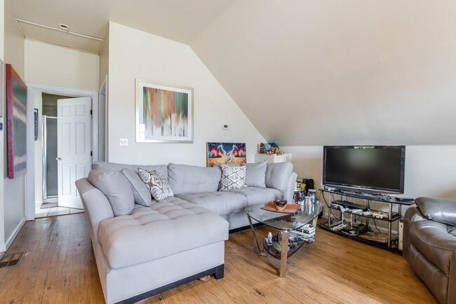 Photo - 2404 Thornton Rd