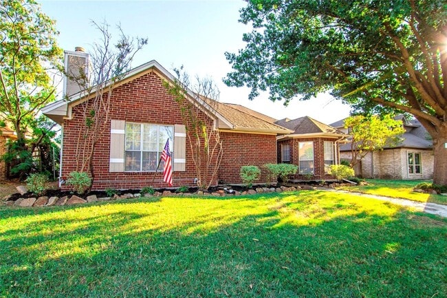 Building Photo - A spacious three-bedroom, two-bathroom ho... Rental